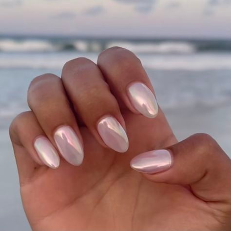 Pearly, luminous, painted nails